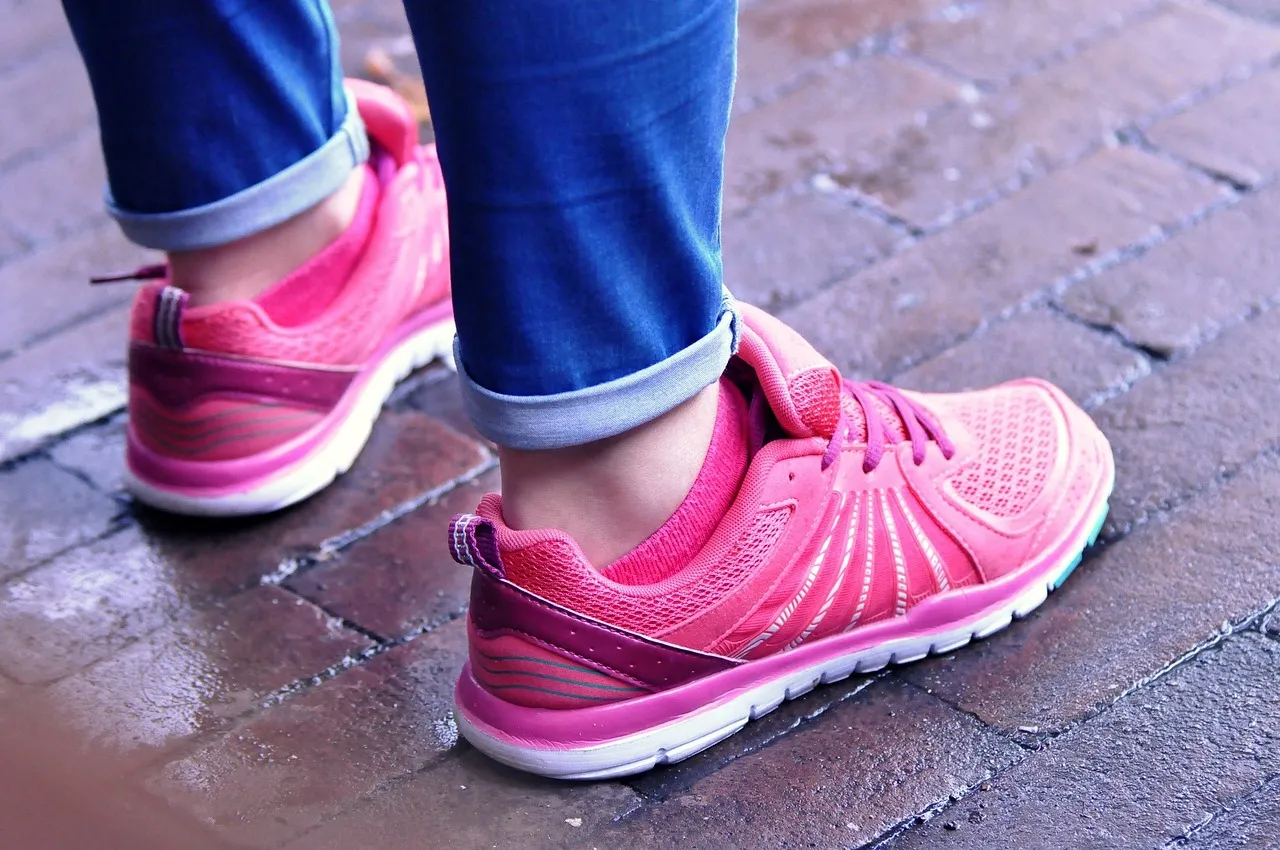 8 Must-Know Tips for Diabetic Shoes & Safe Cleaning